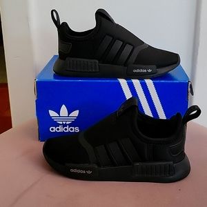 Black Adidas sneakers, unisex, size 9(toddler)